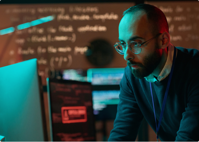 man-looking at compouter-glasses